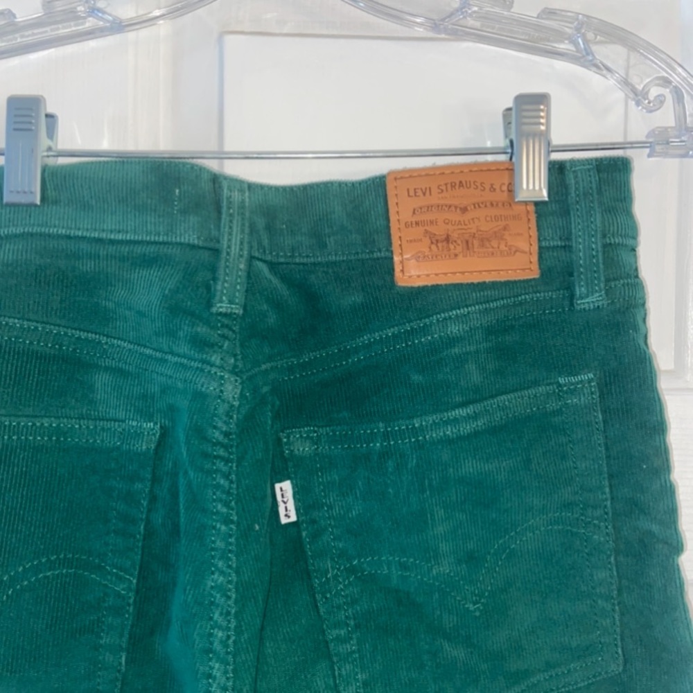 Green corduroy Levi straight leg, high waisted